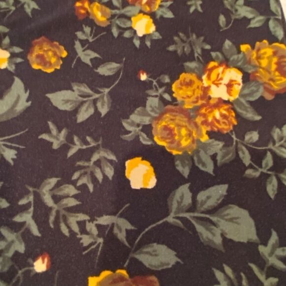 - 1273 LuLaRoe Size T & C Leggings Black Yellow Gold Florwers Print New - Picture 2 of 4